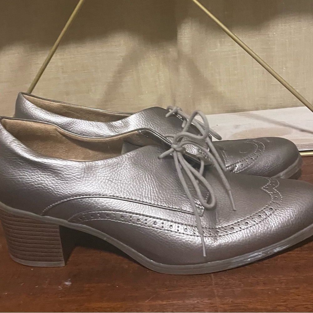 Naturalizer Bronze Oxford Loafers (9.5)